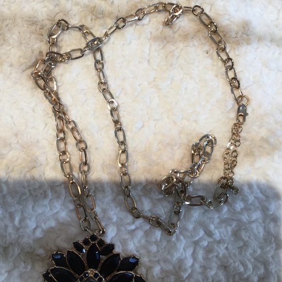 🌺Long Statement Necklace🌺 - Picture 4 of 5